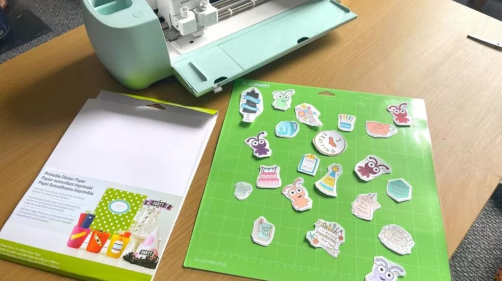 How to make stickers with Cricut in Easy Way 2022